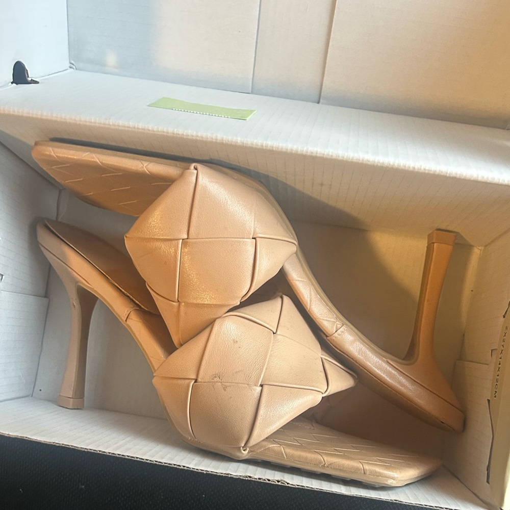 Square toe camel/tan heels